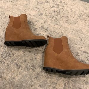 Sorrell Chelsea style boots (dupe)